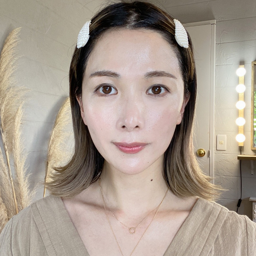 ヘアメイクEnaが伝授!自然なツヤと立体感を作るベースメイクの画像